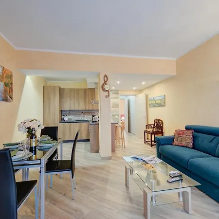 Apartment Casa Cristina 150m From - Happy